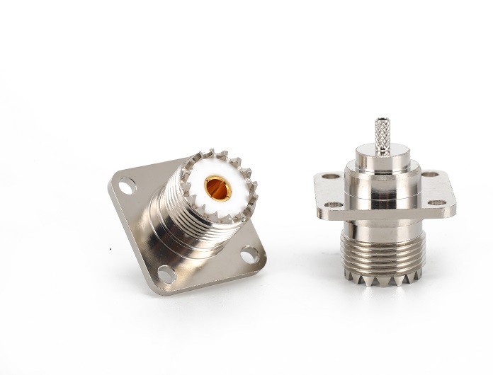 UHF 母头 4 孔法兰射频连接器,用于 RG 174 电缆压接
