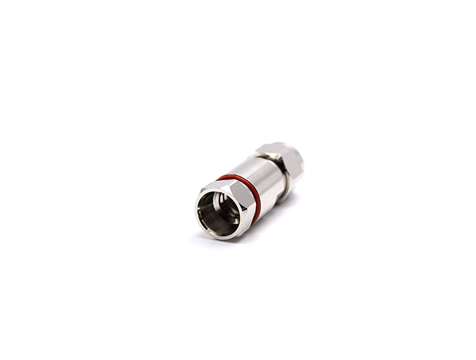 适用于 1/2 英寸超柔性电缆的 N 型直通公头连接器
