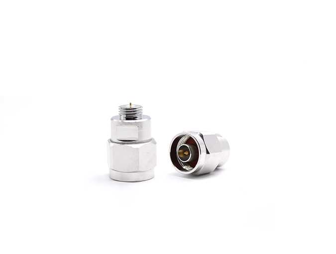 用于端子的 N 型公头连接器