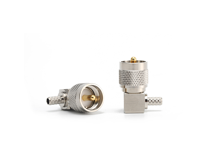 用于 LMR240 电缆的 UHF 公头直角连接器
