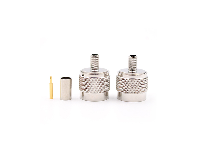 用于 LMR240 电缆的 N 型公头连接器