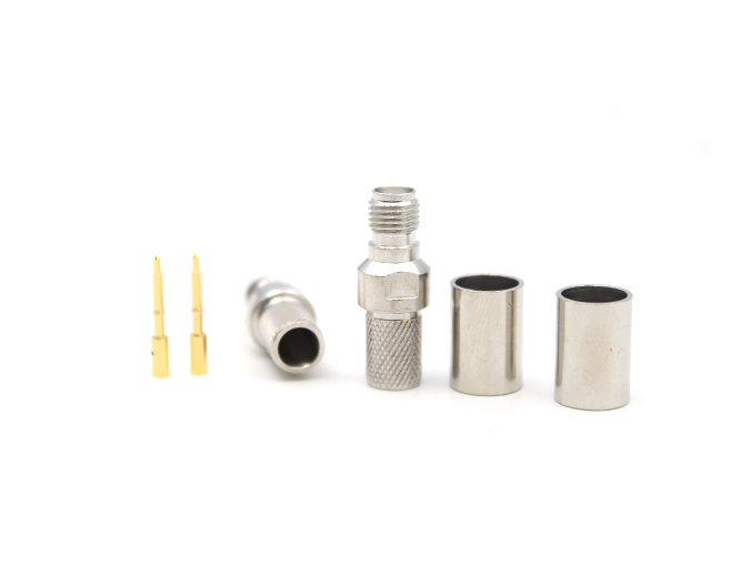 用于 LMR300 电缆的反极性 SMA 母连接器