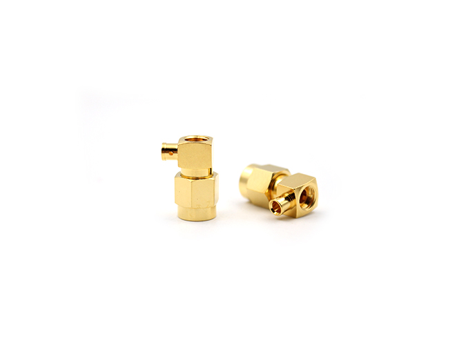 用于 .086/RG405 电缆连接器的 SMA 公头直角接头