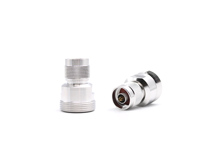 L29(7/16) 母头转 N 型公头适配器