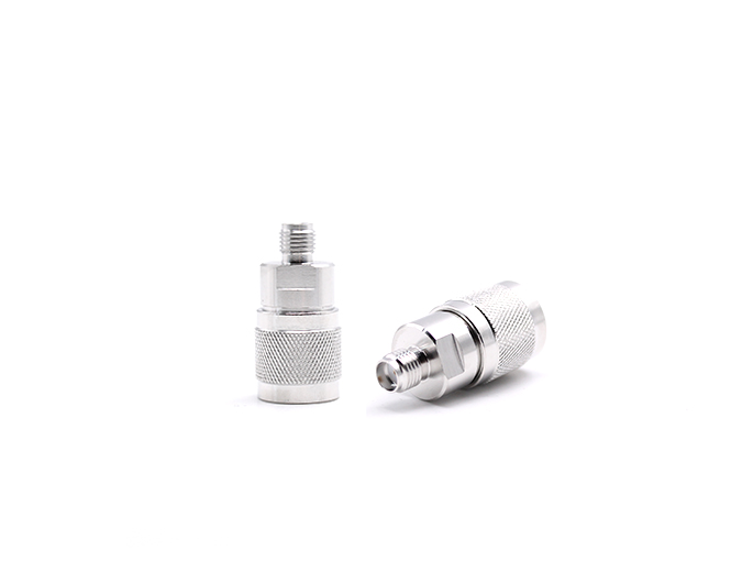TNC公头转SMA母头射频同轴适配器